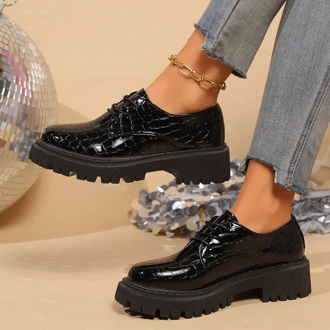 Velona – Contemporary Derby Shoes in Patent Leather